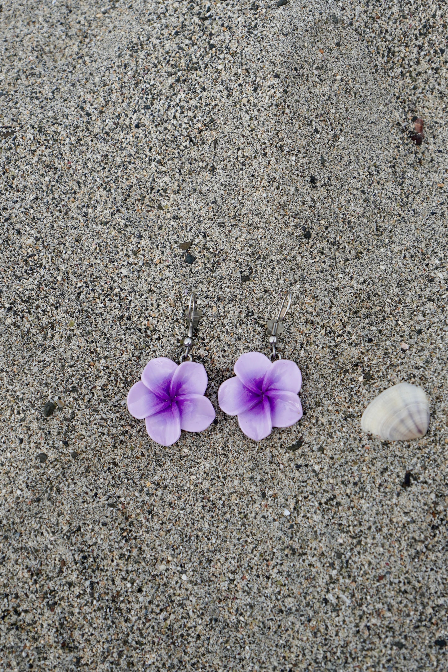 Boucles d'oreilles Plumeria pendantes