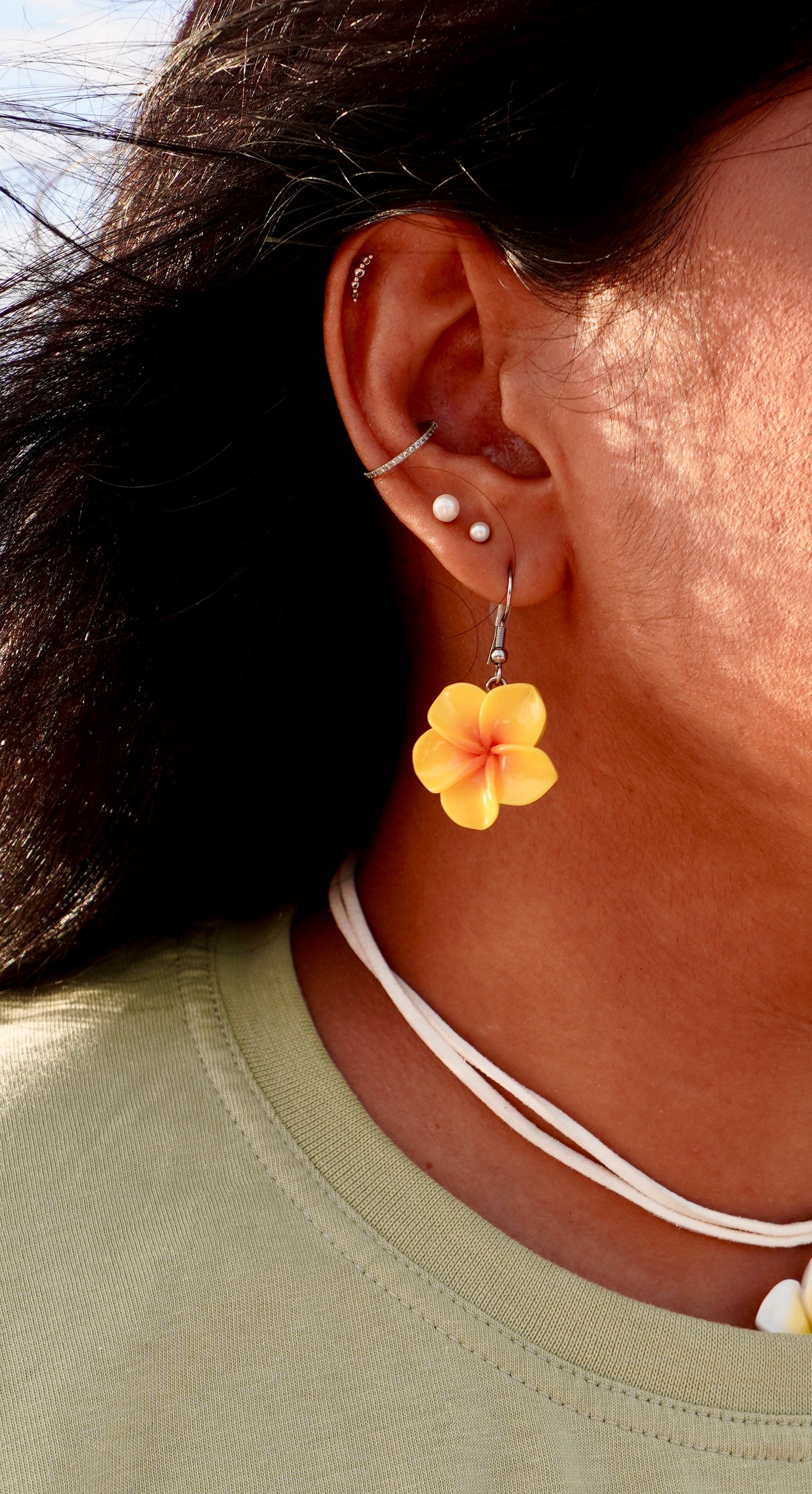 Boucles d'oreilles Plumeria pendantes
