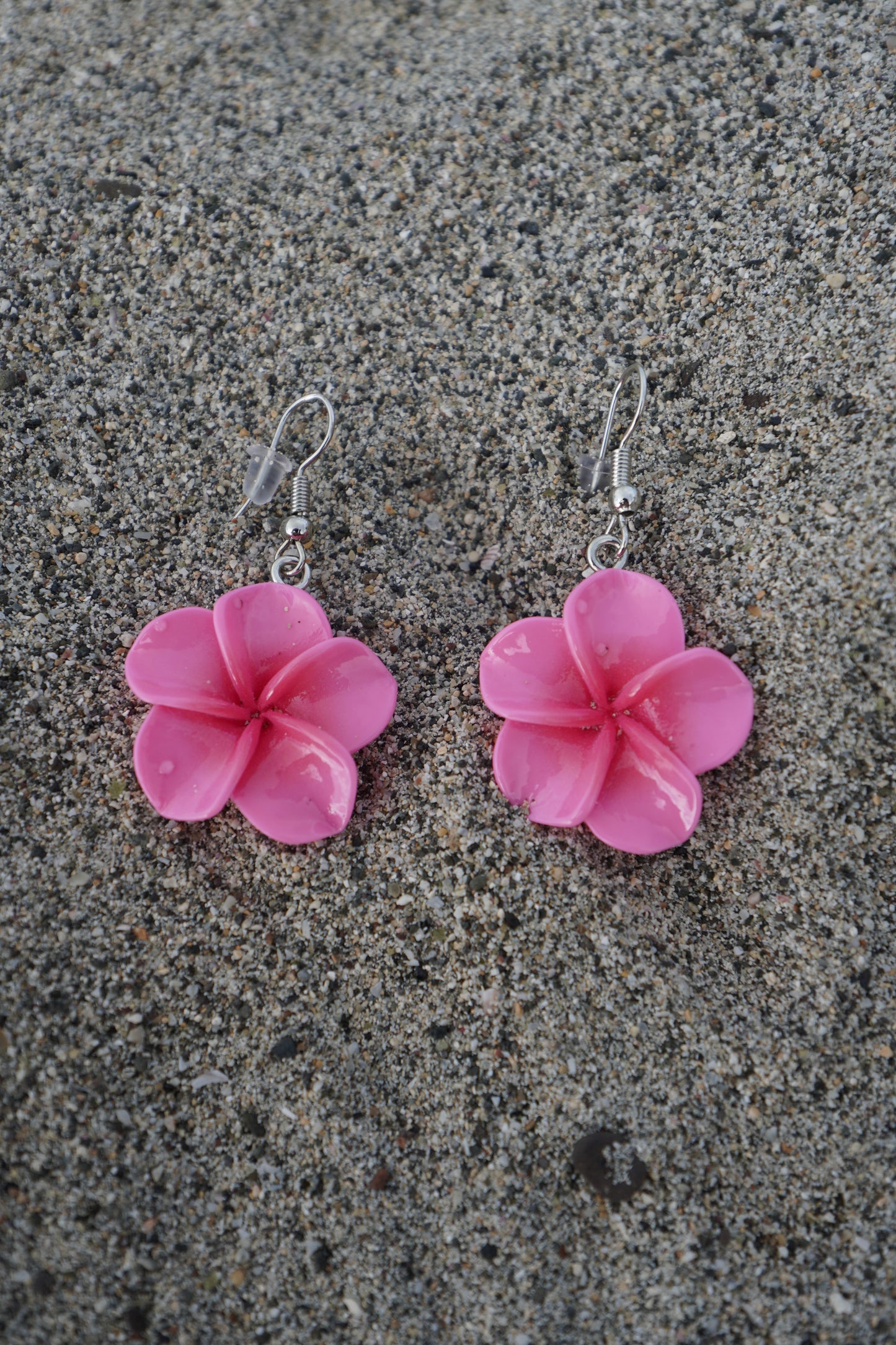 Boucles d'oreilles Plumeria pendantes