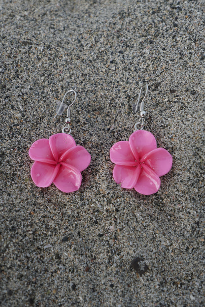 Boucles d'oreilles Plumeria pendantes