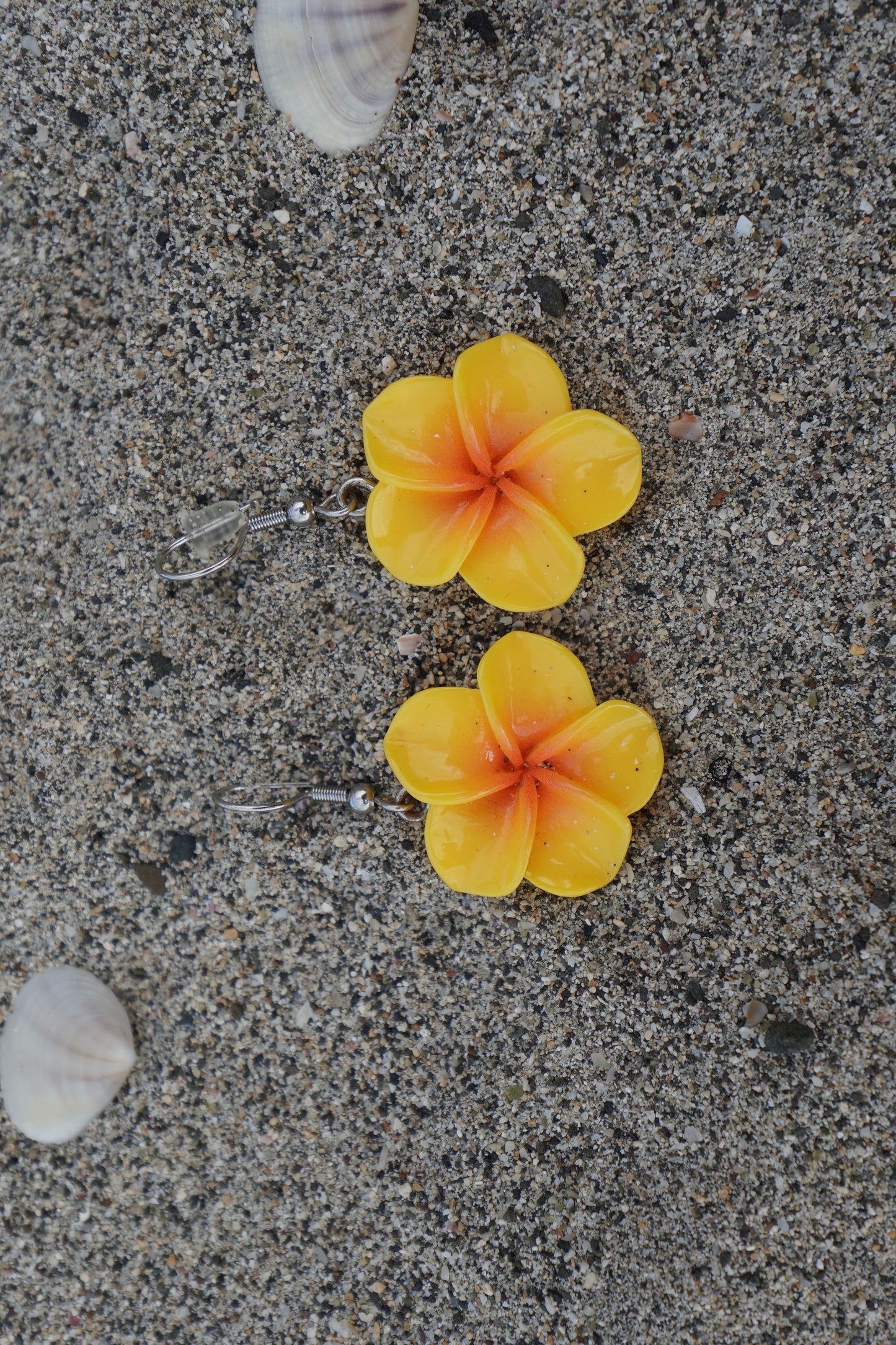 Boucles d'oreilles Plumeria pendantes