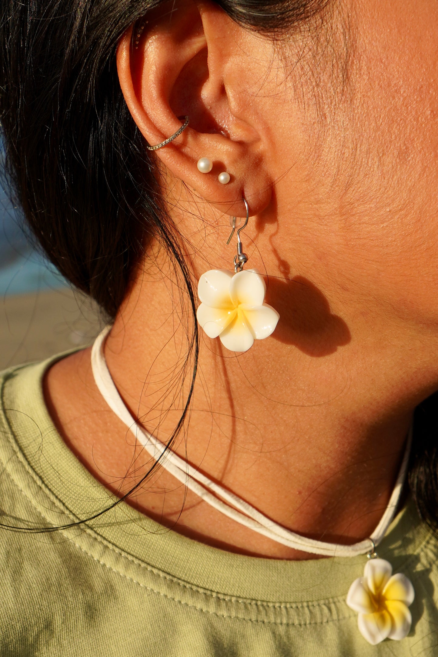 Boucles d'oreilles Plumeria pendantes